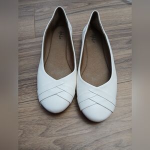 Style & Co. White Flats